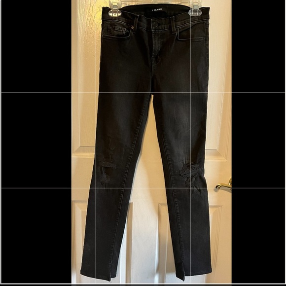 J Brand Denim - J Brand distressed black denim Jeans size 26 
GUC